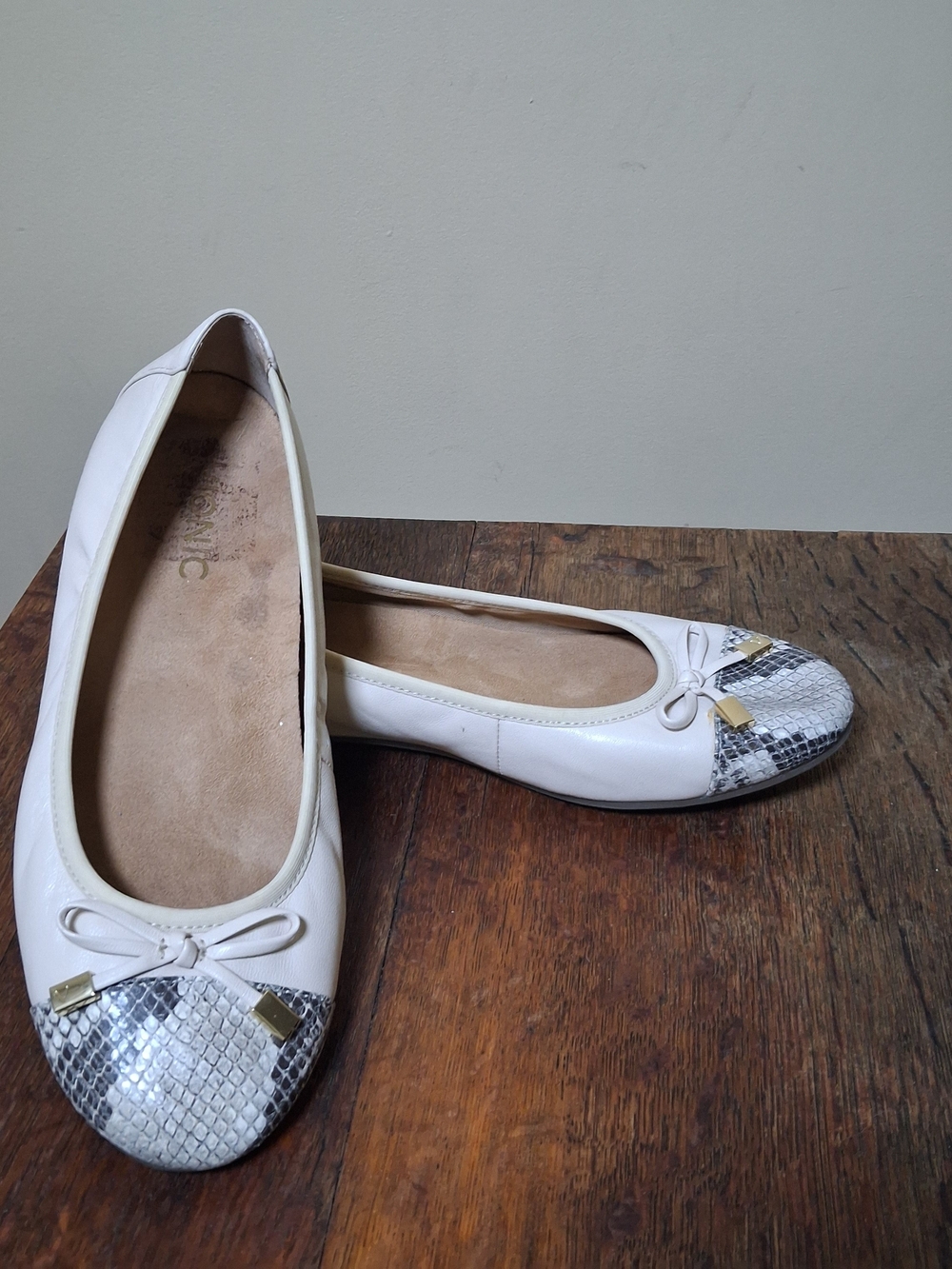 Vionic Minna Women’s Beige Cap Toe Orthopedic Comfort Ballet Flats; Size 7
